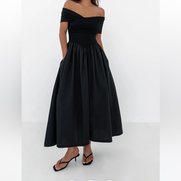REVOLVE Dresses & Skirts - The Bekk Ali Off Shoulder Maxi Dress